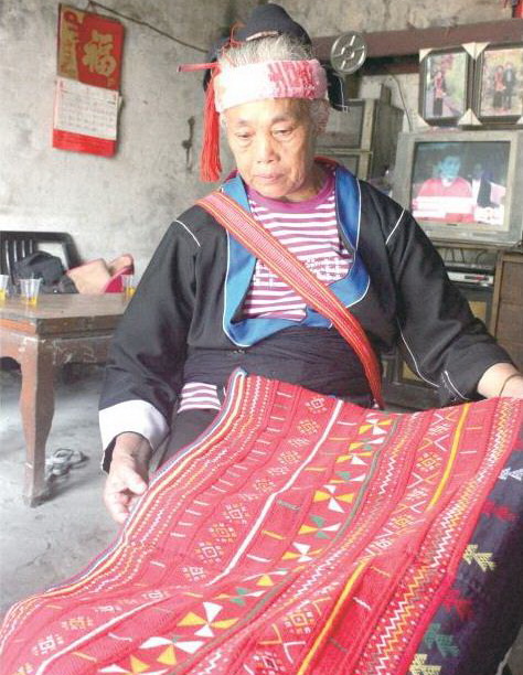 对于自己的刺绣作品,沈佩英如数家珍。