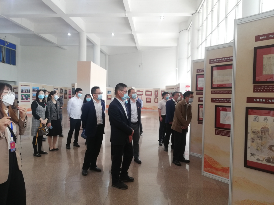 市科技局组织参观“百年恰是风华正茂”主题档案文献展 (2).jpg