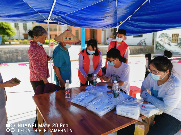 到万角村协助开展核酸检测（吴海燕20220713）.jpg