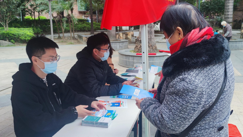 （图为2022年12月6日，在清新区太和镇建设社区骏豪城开展地名管理政策宣传活动）.jpg