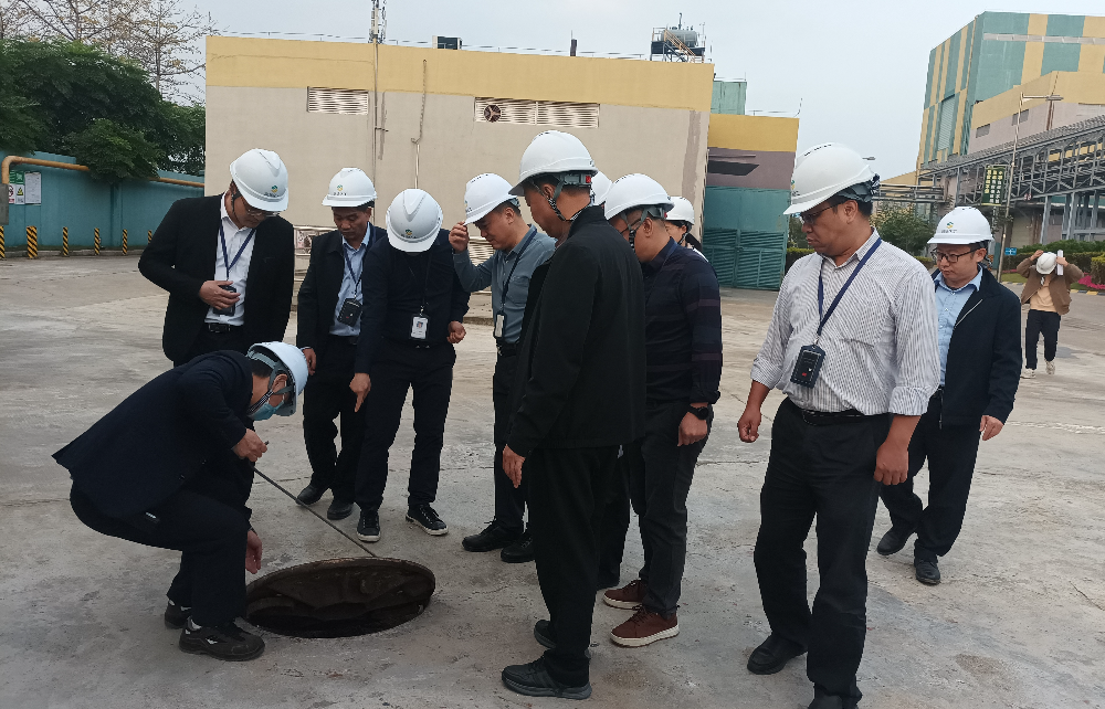 2024年12月5至6日，广东省生态环境厅带队联合清远市生态环境局和清远市生态环境局英德分局到英德市有关园区企业开展环境安全督导检查.jpg