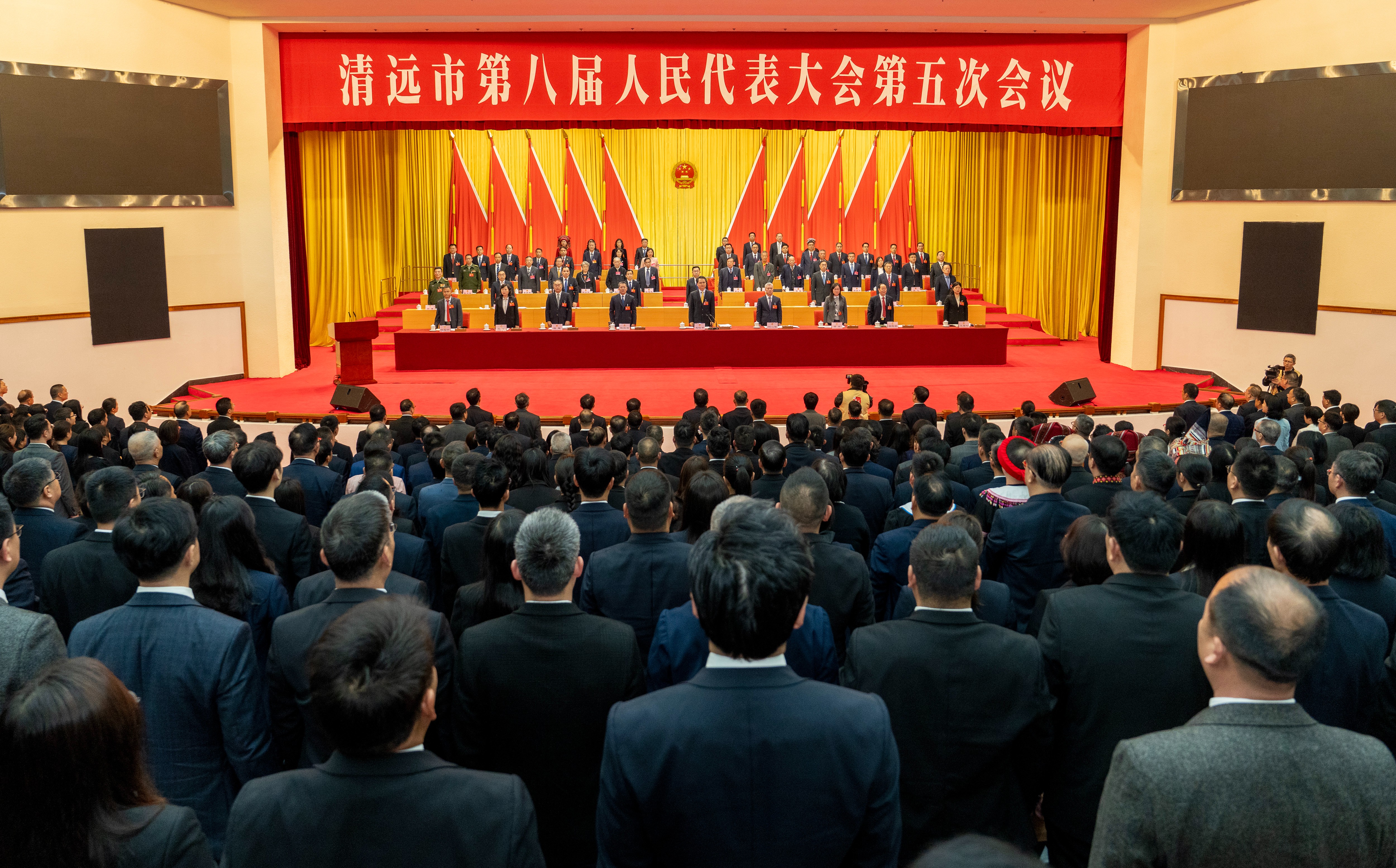 2025年3月3日，清远市第八届人民代表大会第五次会议第一次全体会议在清远国际会展中心召开。清远日报记者 江元威 摄